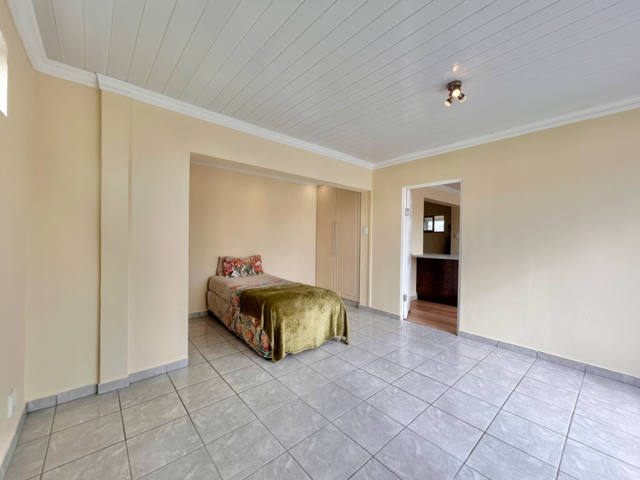 To Let 2 Bedroom Property for Rent in Zeekoevlei Western Cape